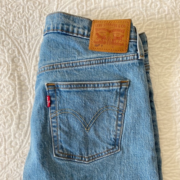 Levi’s 501 Medium Wash Taper Jeans - Picture 2 of 5